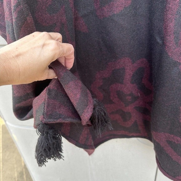 Cleobella Burgundy Sevigny Capelet Poncho Cape Wrap Tassels OSFM - Picture 6 of 13